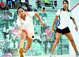 Dipika Pallikal (L) and Joshana Chinappa literally jostled during the quarterfinal. 