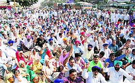 Members of the Panchayat Union of Jalandhar, Hoshiarpur and Kapurthala units stage a massive protest at PAP Chowk against the state government in Jalandhar on Tuesday. 