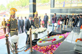 Chief Minister Omar Abdullah pays floral tributes to slain police and paramilitary personnel during the Police Commemoration Day ceremony at Zewan on the outskirts of Srinagar on Tuesday