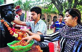 Kin of police martyrs pay floral tributes to the martyrs; and (below) visitors have a look at the pictures displayed in Ludhiana on Tuesday. 