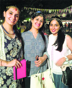 Fashionistas flaunt maang tika