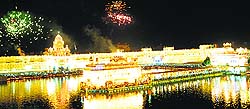 Firecracker show at the Golden Temple in Amritsar on Diwali