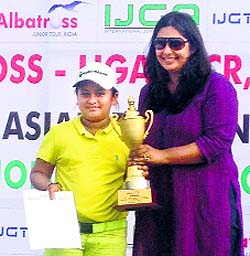 Hunar Mittal with the trophy in  Noida.