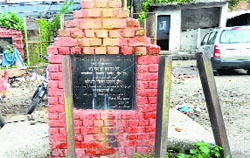 A foundation stone laid by former CM Shanta Kumar on November 28, 1992, for Bachat Bhawan at Tehsil Chowk in Kangra. Photo by writer