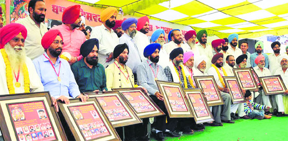 Baba Vishwakarma International Foundation honoured 11 persons during a function on Vishwakarma Day. Photo: Inderjeet verma