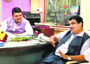 Nitin Gadkari meets Maharashtra BJP state president Devendra Fadnavis in Nagpur on Thursday.