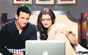 Sharman Joshi and Rekha in Super Nani