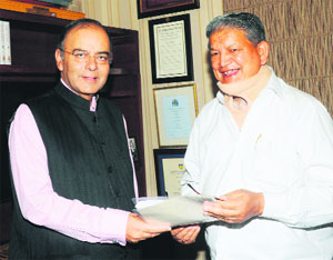 Chief Minister Harish Rawat meets Union Finance and Defense Minister Arun Jaitley in Dehradun on Thursday.