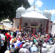 Devotees throng the Gangotri temple before the closure of the portals of the temple in Uttarkashi on Friday.