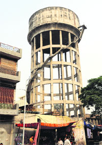 The defunct overhead water reservoir in the Ram Bagh area poses danger to the residents living in the vicinity