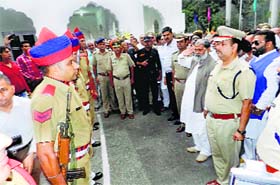 Cabinet Minister Anil Vij being accorded a warm welcome at the Ambala Circuit House by district officials on Sunday
