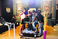 Vikcee (DOP) is known to experimennt with camera angles