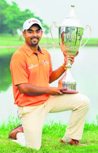 Anirban Lahiri holds the winners trophy after winning the Venetian Macau Open on Sunday.