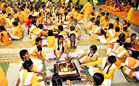 Students of Gayatri Vidyapeeth Dev Sanskriti University perform yajna in Haridwar. 