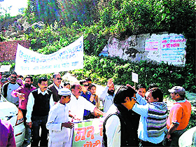 Pauri residents carry out a protest march against shortage of doctors and poor health facilities in government hospitals on Mall Road in Haridwar on Monday.