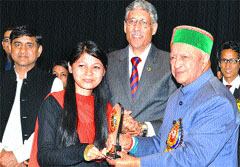 Chief Minister Virbhadra Singh presents an award to a student at DRPGMC Tanda in Kangra on Tuesday. Photo: Ashok Raina 