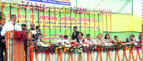 Chief Minister Harish Rawat at the farmers convention at Ranipokhri in Dehradun on Tuesday. A tribune photograph