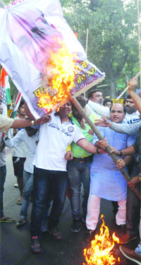 Activists of the Delhi Pradesh Youth Congress during the protest against the saffronisation of roads and footpaths in New Delhi on Wednesday.