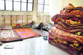A shopkeeper said during the day, one or two persons were seen in shelter homes, but towards the evening, the number increased to 20