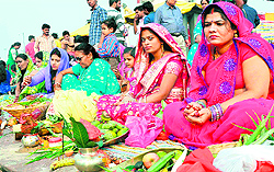 prayers being offered at the Tapkeshwar Temple in Dehradun