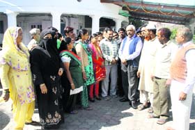 Residents of Brahmpuri meet Cabinet Minister Dinesh Aggrawal in Dehradun on Thursday