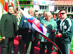 Governor Aziz Qureshi inaugurates the Governors Gold Cup Sailing Regatta-2014 in Nainital on Friday.