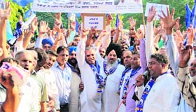 BSP leader Avtar Singh Karimpuri along with his supporters protest for the acceptance of their demands at the DC office in Jalandhar on Saturday.