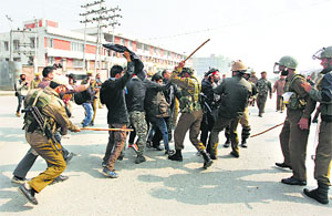 Policemen beat up protesters as they defy restrictions for a Muharram procession; 