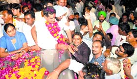 Dr Ram Pratap being welcomed at his hometown Hanumangarh on Sunday.