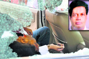 The body of property dealer Virender Kumar Kundu (inset) lies in his SUV found parked in Gurgaons Sector 9 on Monday.