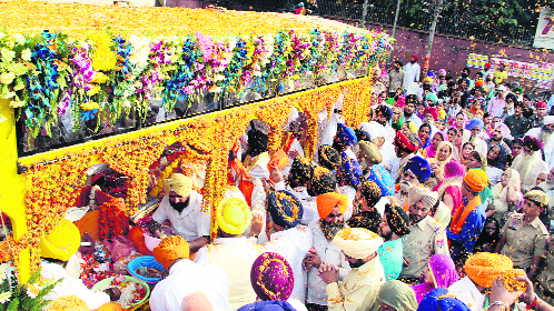A large number of devotees pay obeisance during Nagar Kirtan.