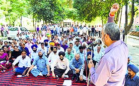 The PSPCL staff protest in Ludhiana on Monday.