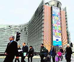 A banner introducing the new European Commission (EC) adorns the facade of the EC headquarters at the Berlaymont building in Brussels on Monday. The new EC formally took office on November 1