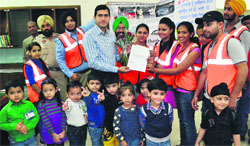 Officials from an NGO, Vmad, and students of pre-school Mother's Pride visit Mini-Secretariat in Ludhiana on Tuesday. Photo: Inderjeet Verma