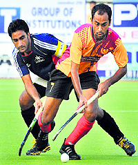 Punjab-XI (Pakistan) beat Punjab National Bank Delhi 4-1 in the Surjit Hockey Tournament on Tuesday