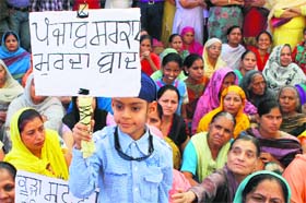 Residents living in localities located around Bhagtanwala dumping yard protest in Amritsar on Wednesday