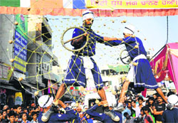 Youth perform gatka during a nagar kirtan in Gurgaon on Wedenesday. Tribune photo: Sayeed Ahmed