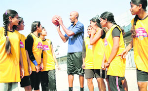 NBA legend Bruce Bowen gives tips to budding basketball players in Ludhiana on Wednesday.