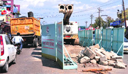 The under-construction flyover project at Ballupur Chowk in Dehradun that has been causing traffic snarls. Tribune photo: Abhyudaya Kotnala