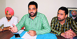 President of the Congress, Amritsar district (rural), Gurjeet Singh Aujla (centre) with senior party leader Mandeep Singh Manna addresses mediapersons in Amritsar on Thursday