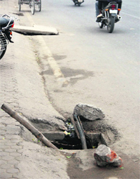An open manhole on GT Road in Bathinda.