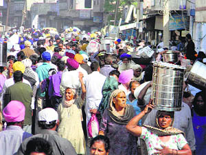 Devotees at the three-day long Kapal Mochan mela that concluded in Bilaspur (Yamunanagar) on Thursday. The pilgrims bought utensils as souvenirs from the mela