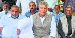 CLP Leader Sunil Jakhar shows letter confirming release of funds in Abohar on Thursday. Tribune Photo