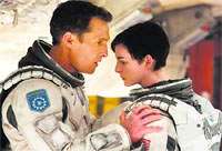 Matthew McConnaughy & Anne Hathaway 