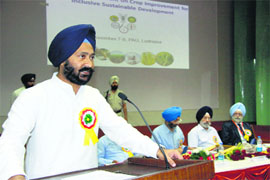 Parminder Singh Dhindsa, Finance Minister, Punjab, addresses the gathering at the PAU.