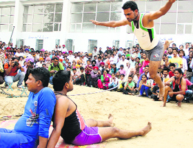 Artists exhibit their skils on the concluding day of the Virasat Mela in Bathinda on Sunday.