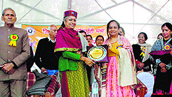 Deputy Commissioner M Sudha Devi honours MLA Asha Kumari with a memento in Dalhousie on Sunday