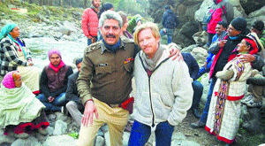 Theatre artiste Munish Dev Mohan with Hollywood star David Wenham during the shooting of Beyond the Known World at a Kullu-Manali  location.