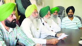 Puran Singh Shahkot (second from left), secretary-general of the BKU, addresses a press conference in Ludhiana on Monday