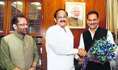 Ministers of State Mukhtar Abbas Naqvi (L) and Rajiv Pratap Rudy (R) being greeted by Parliamentary Affairs Minister M Venkaiah Naidu in New Delhi on Tuesday. 